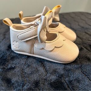 Lucky Brand Mary Jane Bow Crib Shoes Size 3 Tan/Beige NWOT